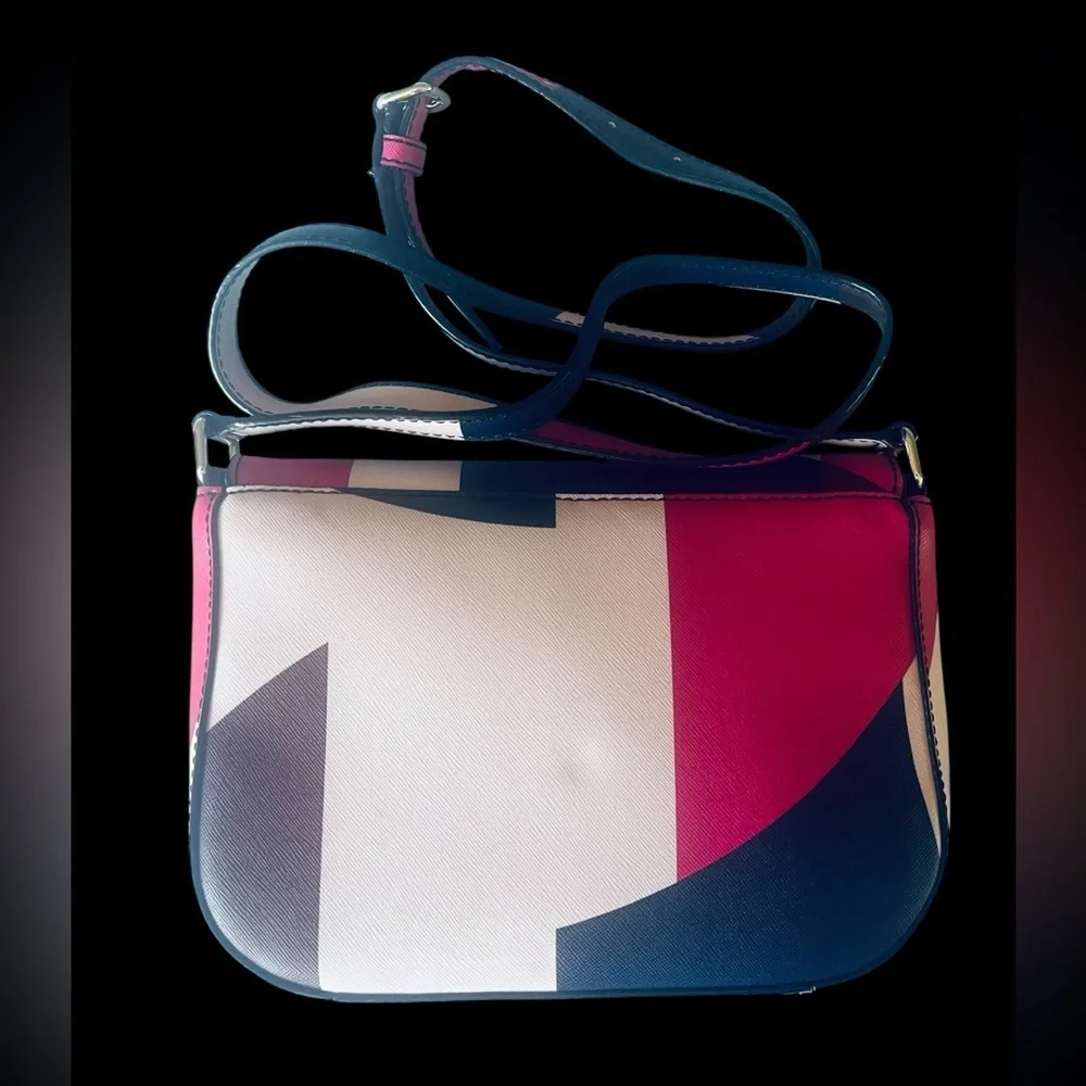 Kate Spade Laurel Way Geo Spotlight Large Carson Crossbody Bag in Pink/Navy